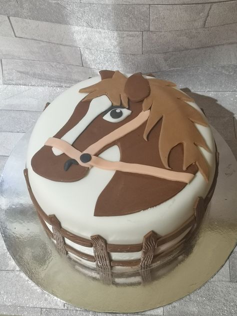 Easy horse birthday cake Equestrian Cake Ideas, Easy Horse Birthday Cake, Horse Cakes Ideas, Easy Horse Cake, Horse Themed Cake, Horse Birthday Cake, 12th Birthday Cake, First Communion Cakes, Realistic Cakes