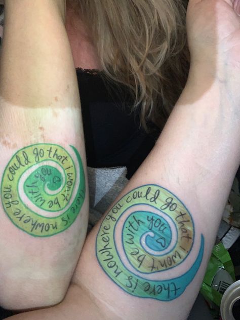 Mother and daughter moana tattoo💚🌊 Mother And Daughter Disney Tattoos, Moana Grandma Tattoo, Moana Inspired Tattoos, Moana Tattoos Ideas, Islander Tattoos, Grandmother Tattoo, Moana Tattoos, Disney Inspired Tattoos, Grandma Tattoos