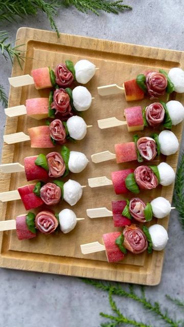 Pink Food Appetizers, Birthday Bites Ideas, Pink Savory Appetizers, Pink Roses Party Theme, Pink Brunch Food Ideas, Pink Themed Appetizers, Pink Party Appetizers, Barbie Party Appetizers, Prosciutto Wrapped Figs