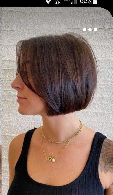 Layers Haircut At Home, Lip Length Bob, Haircut Designs For Women, Thinning Hair Styles, Short Bob Thick Hair, Mini Bob Haircut, Really Short Bob, Sophisticated Haircut, Short Bob Straight Hair