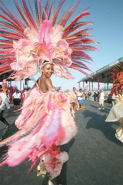 Former Miss Universe Wendy Fitzwilliam with Harts presentation Of Love & War cross the Queen’s Park Savannah stage during the parade of bands in Port-of-Spain. Wendy Fitzwilliam, Trinidad Carnival Costumes, Carribean Carnival Costumes, Carnival Outfit Carribean, Caribbean Carnival Costumes, Showgirl Costume, Notting Hill Carnival, Brazil Carnival, Trinidad Carnival