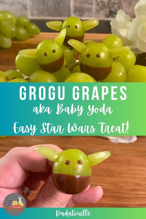 Yoda Fruit Bowl, Star Wars Snacks For Kids, Yoda Grapes, Grogu Party Food, Yoda Party Food, Grogu Food, Space Desserts, Star Wars Food Ideas, Star Wars Essen