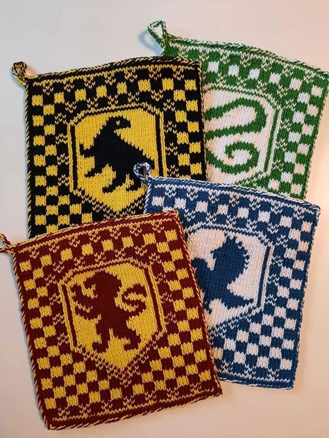 Harry Potter Coasters Diy, Harry Potter Crochet Applique, Harry Potter Granny Square, Crochet Harry Potter Blanket, Harry Potter Knitting Patterns Free, Ravenclaw Crochet, Harry Potter Crochet Blanket, Harry Potter Crochet Patterns, Harry Potter Knitting Patterns