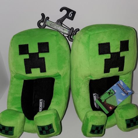 Minecraft bedroom slippers NWT Minecraft Shoes, Silly Clothes, Creeper Minecraft, Minecraft Bedroom, Minecraft Birthday Party, Scene Outfits, Bedroom Slippers, Brooklyn Baby, Emo Outfits