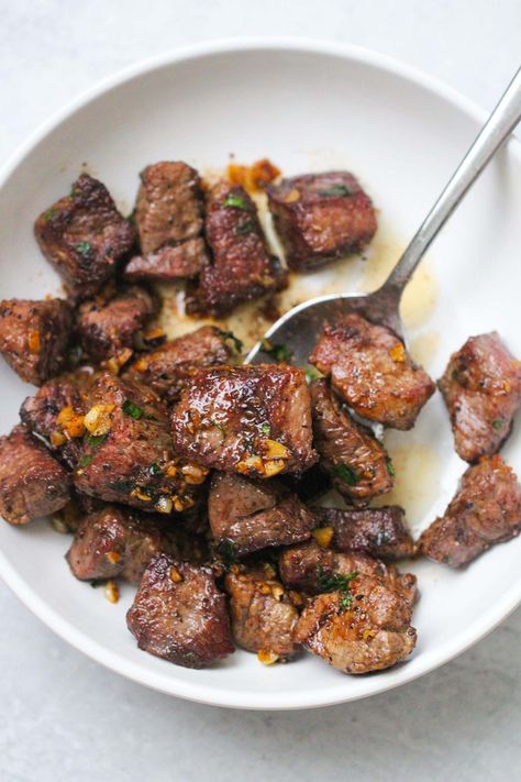 Garlic Butter Steak Tips Garlic Butter Steak Tips, Butter Steak Bites Recipe, Steak Bites With Garlic Butter, Easy Garlic Butter, Garlic Butter Steak Bites, Butter Steak Bites, Beef Tip Recipes, Steak Bites Recipe, Pastas Recipes