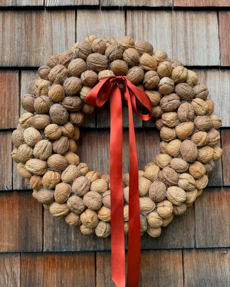 🍁Walnut wreath🍁#walnuts #wreath #diycrafts #diy #handmade #handmadewithlove #wreathmaking #wianek #crafts #homedecor #falldecor Walnut Wreath, How To Make Wreaths, Diy Handmade, Holiday Ideas, Fall Decor, Walnut, Wreath, Holidays, Quick Saves