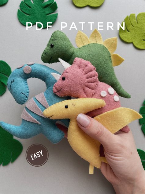 Easy Toys, Dinosaur Ornament, Diy Baby Mobile, Felt Ornaments Patterns, Felt Animal Patterns, Felt Toys Patterns, Diy Bebe, Simple Toys, Plushie Patterns