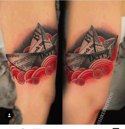 Pennywise Boat Tattoo, It Tattoos Stephen King, Steven King Tattoos, It Tattoo Stephen King, Stephen King Tattoo Ideas, Sk Tattoo, Stephen King Tattoos, Pennywise Tattoo, Horror Sleeve