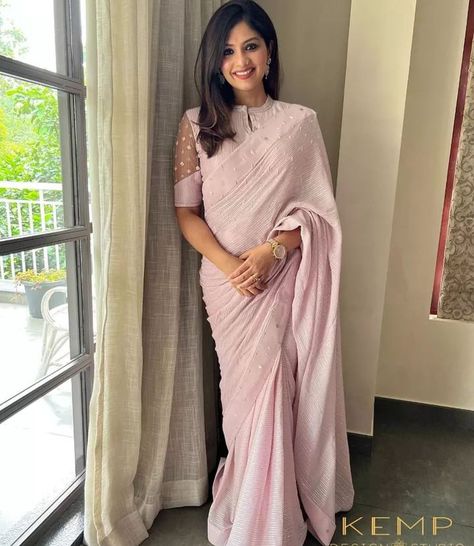 Pastel Saree Blouse Design, Modern Saree Blouse Design, Betrothal Dress, Pastel Saree, Sari Blouse Styles, Basic Blouse Designs, Blouse 2023, Saree Blouse Design, Simple Saree Designs