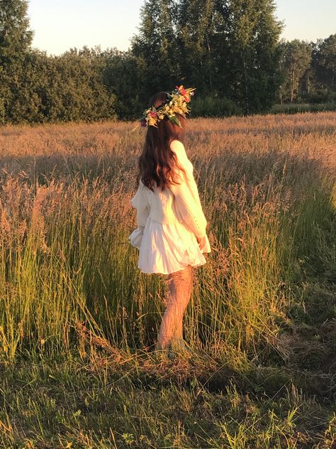 Girl In White Dress, Missing Girl, Zara Short Dress, Girl With Brown Hair, Kesha, In Another Life, Flower Child, Flower Crown, A Flower