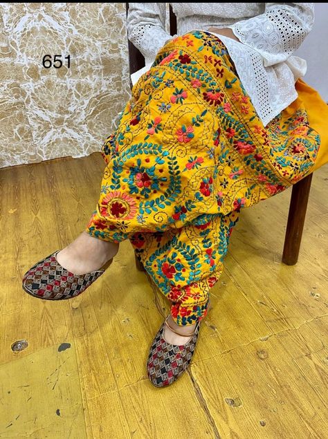 Mismatch Outfit Ideas For College, Phulkari Suit Designs, Salvar Design, Phulkari Pants, Phulkari Suit, Phulkari Embroidery, Womens Pants Design, Churidar Designs, Casual Indian Fashion