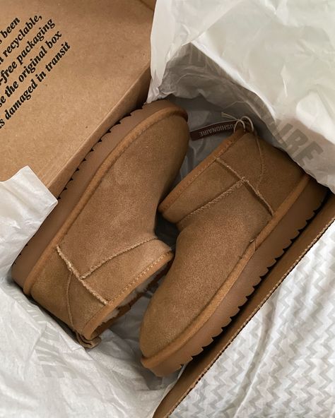 uggs dupe, uggs, cozy, slippers, winter essential, winter outfit, warm, boots, winter boot Uggs Slippers Boots, Ankle Uggs, Shopping Vibes, Christmas Ideas For Boyfriend, Slippers Outfit, Outfit Boots, Fall Room, Cozy Slippers, Snow Boot