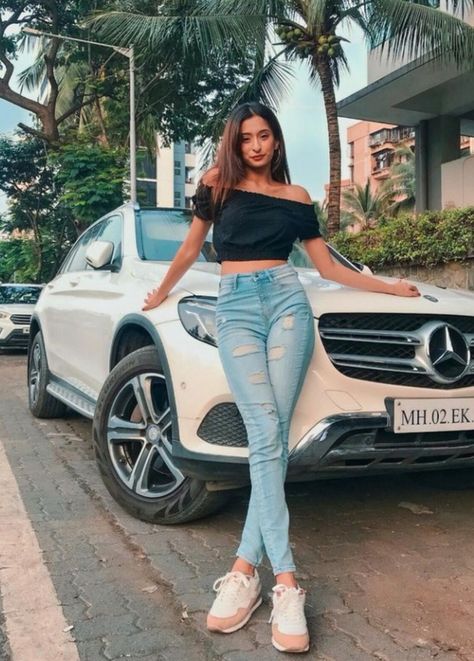 Jeans Photography Poses Women, Car Photo Poses Women, Poses With Cars Women, Car Poses Instagram Outside, Car Photography Poses Women, Car Poses Women, Jeans Poses Picture Ideas, Car Poses Photo Ideas, Car Poses Instagram