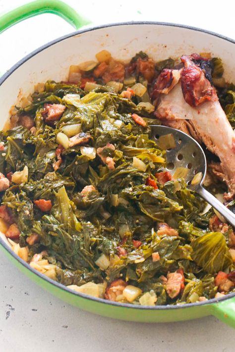 Mustard Greens Recipe Southern, Mustard Greens Recipe, Greens Recipe Soul Food, Collard Greens Recipe, Southern Recipes Soul Food, Soul Food Dinner, Southern Cuisine, Mustard Greens, Southern Cooking