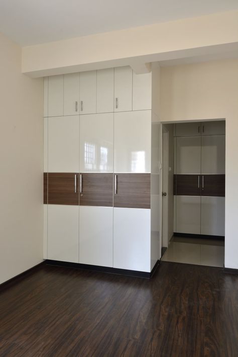 Here you will find photos of interior design ideas. Get inspired! Cabord Designs Wood, Waldrop Design Bedroom, Waldrop Design, Wooden Cupboard Design, Wardrobe Laminate Design, Lcd Panel Design, Sliding Door Wardrobe Designs, Wall Wardrobe Design, Wooden Wardrobe Design