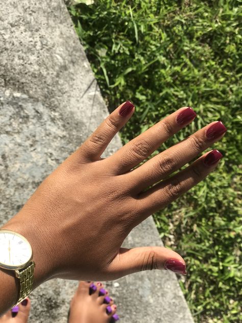 Short Burgundy French Tip Nails, Short Burgundy Nails, Burgundy Nails With Design, Simple Nail Polish, Nails With Design, 2023 Nail, Wine Nails, Cherry Wine, Edgy Nails