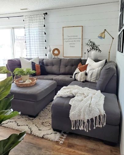 Couch And Ottoman Ideas, Boho Living Room Grey Couch, Livibg Room, Grey Sectional Couch, Gray Sectional Living Room, Rental Home Decor, Grey Couch Living Room, Grey Sectional, Living Room Update