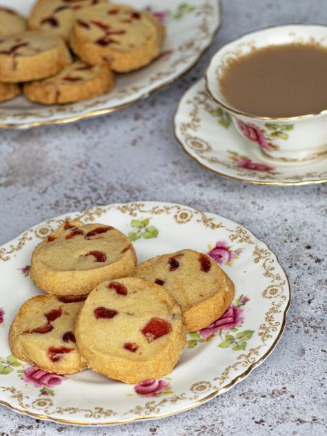 Traditional Shortbread Recipe, Walnut Shortbread, Cherry Shortbread, Short Bread, Christmas Shortbread, Shortbread Recipe, Shortbread Biscuits, School Cake, Tea Biscuits