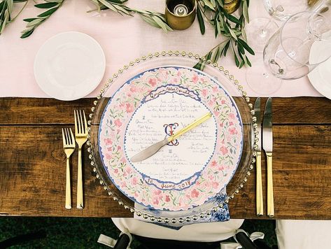 Big Sky Tent and Party Rentals on Instagram: “love everything about this place setting- gold, pink, and a round menu card 🤩yes please! Photographer📷 : @elizabeth.cecil  Florist🌸:…” Pastel Wedding Place Setting, Blush Plates Wedding, Van Photo Booth, Vw Van Photo Booth, Invitation Design Inspiration, Marthas Vineyard Wedding, Silent Disco, Vintage Photo Booths, Vogue Wedding