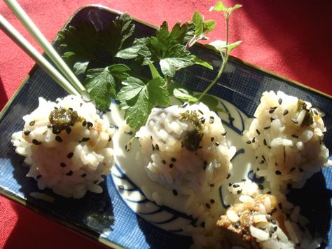 These sushi poppers are tasty and do not require an expert to prepare. Young children would find these fun to make. Sushi Poppers, Salad Roll, Sushi Board, Make Your Own Sushi, California Rolls, Seasoned Rice Vinegar, Poppers Recipe, Salad Rolls, Restaurant Ideas