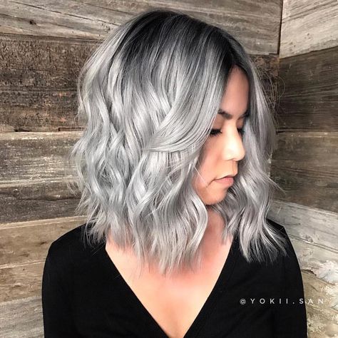 Short Wavy Hairstyles, Silver Ombre Hair, Best Hair Color, Short Silver Hair, Natural Hair Wigs, Silver Hair Color, Silver Grey Hair, Wavy Hairstyles, Short Hair Balayage