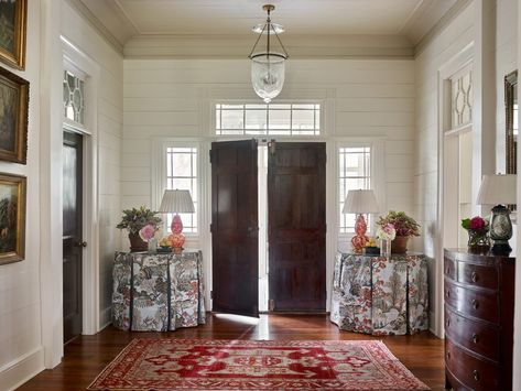 James Farmer Revives a Historic Alabama Home - The Glam Pad James Farmer Interiors, Farmhouse Build, James Farmer, Southern Plantations, Glam Pad, Antebellum Homes, Southern Design, Southern Homes, Countryside House