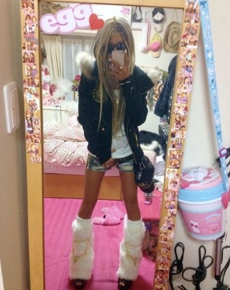 Mcbling Fashion, Gyaru Makeup, Get Glam, Gyaru Fashion, Trashy Y2k, 2000s Fashion Outfits, J Fashion, Wonderful World, Harajuku Fashion