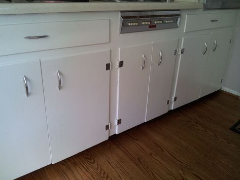 I really disliked our 1950s flat-panel kitchen cabinets when we bought the Brooklyn House. A lot. For one, the two sets of cabinets didn't match (the sink base cabinet was newer and had a completely different door/drawer style), and they were the flattest, most boring cabinets in the history o Flat Kitchen Cabinets, 1950s Kitchen Cabinets, Flat Panel Kitchen Cabinets, 1950s Kitchen Decor, Panel Kitchen Cabinets, Flat Cabinets, Sink Base Cabinet, Brooklyn House, Old Kitchen Cabinets