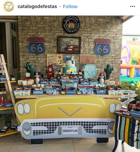 Vintage Car Birthday, Vintage Car Party, Classic Cars Birthday Party, Garage Party, Carros Vintage, Car Themed Parties, Car Birthday Theme, Race Car Birthday Party, Car Theme