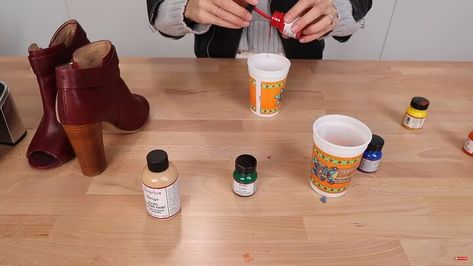 This is a guide to painting leather boots and making DIY shoe clips. Learn how to paint boots and make removable shoe clips with this fun DIY boots makeover tutorial. How To Paint Boots, Painting Boots Diy, Diy Boots Makeover, Boots Makeover, Spray Paint Boots, Diy Boots, Boots Diy, Burgundy Boots Ankle, Shoe Makeover