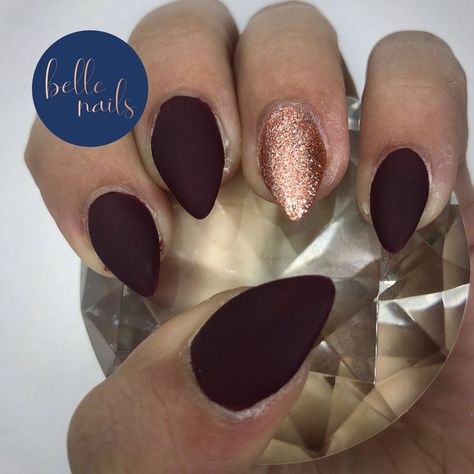 Beautiful plum nails with rose gold glitter. Plum And Gold Nails, Nails With Rose Gold, Nails Rose Gold, Belle Nails, Nails Rose, Plum Nails, Gel Overlay, Nail Studio, Rose Gold Glitter