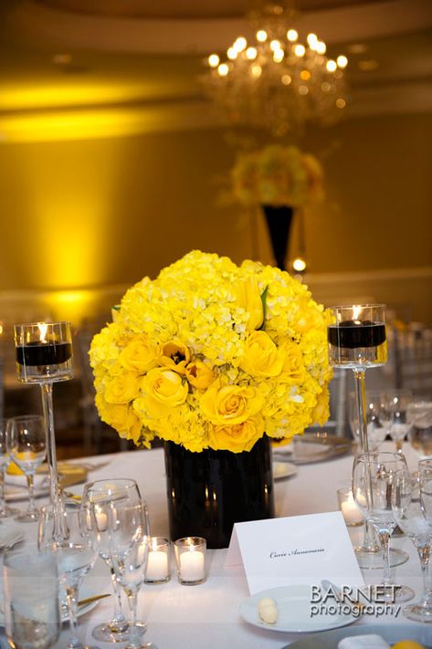 Yellow Wedding Decorations, Batman Wedding, Yellow Wedding Theme, Yellow Wedding Flowers, Beautiful Wedding Flowers, Wedding Reception Centerpieces, Unique Wedding Flowers, Flowers Yellow, Black Vase