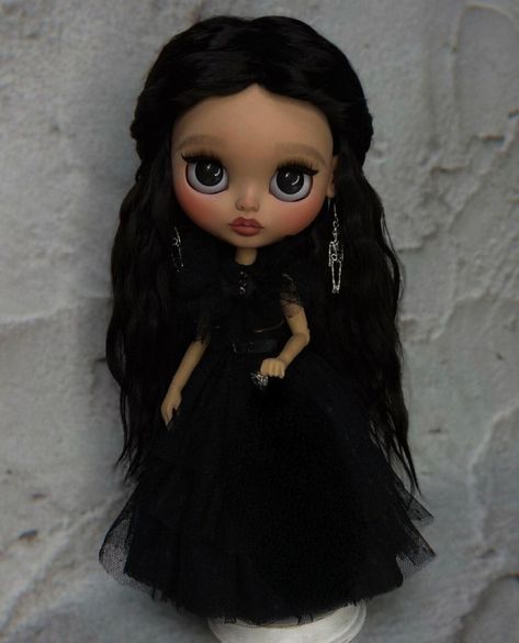 Custom Blythe Dolls, Brunette Black Hair, Brown Eyes Black Hair, Brown Hair Brown Eyes, Olive Skin, Dark Brown Eyes, Girly Dresses, Hair Brown, Black Eyes