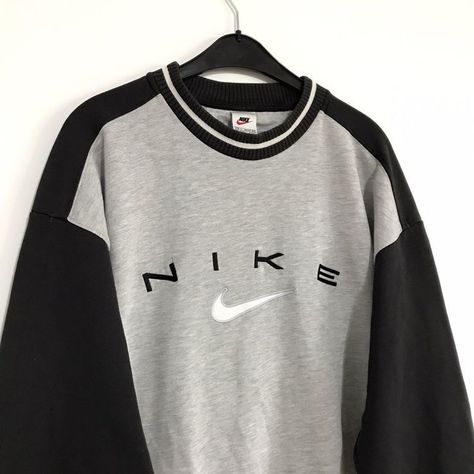 Mode Logos, Nike Clothes, Vintage Nike Sweatshirt, Populaire Outfits, Nike Sweatshirt, Nike Vintage, Sweatshirt Outfit, Nike Sweatshirts, Mode Ootd