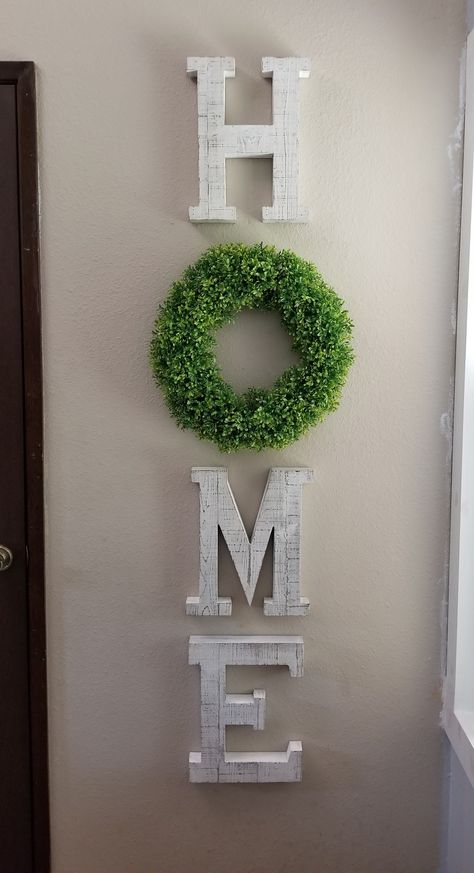 Home sign with wreath Home With Wreath, Home Sign With Wreath, Ideas Candles, Quilling Flower Designs, Foyer Entrance, Diy Front Porch, Future Apartment Decor, Wall Decor Ideas, Apartment Decor Inspiration