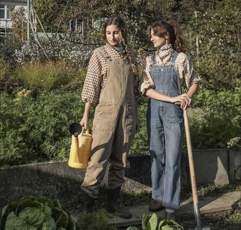 Horticulture Outfit, Farmer Aesthetic Outfit, Farmcore Outfit, Fall Planning, Farmer Outfit, Farm Clothes, Veggie Patch, Gardening Outfit, Summer Clothes