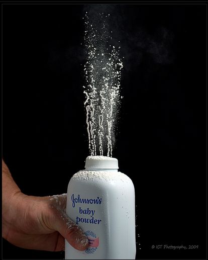 Top 10 Ways to Use Baby Powder Reuse Glass Bottles, Baby Powder Uses, Lovely Makeup, Good Wine, Beauty Tips For Glowing Skin, Beer Bottles, Cleaning Ideas, Oil Stains, My Clothes