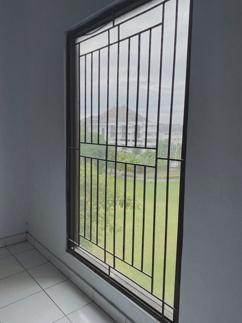 Window Grill Design Minimalist, Big Window Grill Design Modern, Grill Window, Windows Grill, Latest Gate Design, Latest Door Designs, Iron Window Grill, Country Home Exterior, Modern Window Design