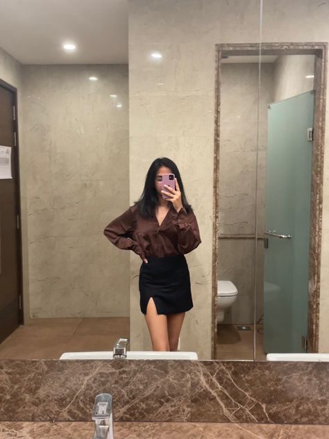 Bday Outfit Ideas Indian, Mirror Selfie Poses In Short Dress, Delhi Outfit Ideas, Mirror Selfie Dress Outfit, Sarcasm Comebacks, Classy Ootd, Desi Fashion Casual, Casual College Outfits, Indian Dresses Traditional