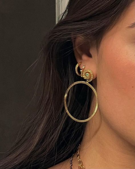 Naomi Anwer, Gloria Pritchett, Silver Earrings Handmade, Girly Jewelry, Jewelry Inspo, Pretty Jewellery, Cute Jewelry, Look Fashion, Ear Piercings