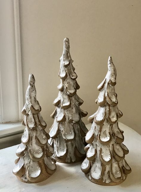 Pottery Christmas Trees Diy, Pottery Xmas Trees, Pottery Trees Clay, Hand Built Pottery Christmas Trees, Holiday Pottery Ideas, Pottery Christmas Ideas, Christmas Ceramics Ideas, Christmas Pottery Ideas Ceramics, Christmas Pottery Ideas