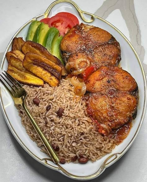 African Cooking, Haitian Food Recipes, Healthy Food Menu, Soul Food Dinner, Healthy Food Inspiration, Nigerian Food, Fish Recipes Healthy, Tasty Recipes Videos, Food Babe