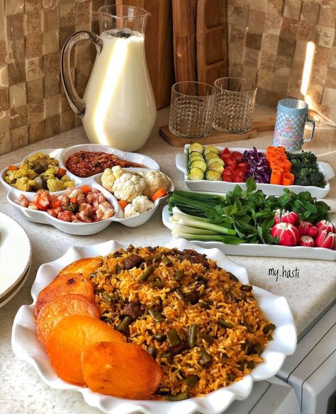 Persian Food Iranian Cuisine, Food Calorie Chart, Iran Food, Iranian Cuisine, Persian Cuisine, Iranian Food, Catering Ideas Food, Easy Food Art, Moroccan Food