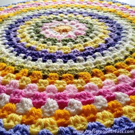 Circle Granny Square Blanket Free Pattern, Crochet In The Round Patterns Blankets, Round Crochet Blanket Pattern Circles, Granny Circle Pattern, Easy Crochet Mandala, Round Crochet Blanket, Granny Circle Crochet, Granny Mandala, Free Mandala Crochet Patterns