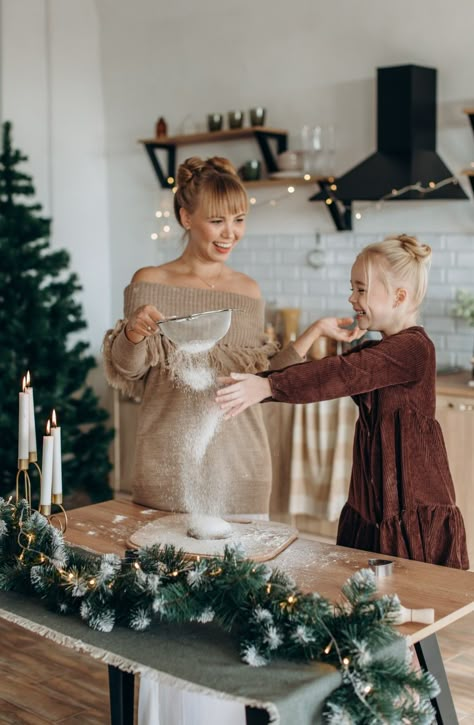 Christmas Cooking Photoshoot, Kitchen Christmas Photoshoot, Holiday Baking Photoshoot, Christmas Kitchen Photoshoot Family, Christmas Kitchen Photoshoot, Baking Christmas Cookies Photo Shoot, Christmas Baking Photoshoot, Christmas Studio, New Year Photoshoot