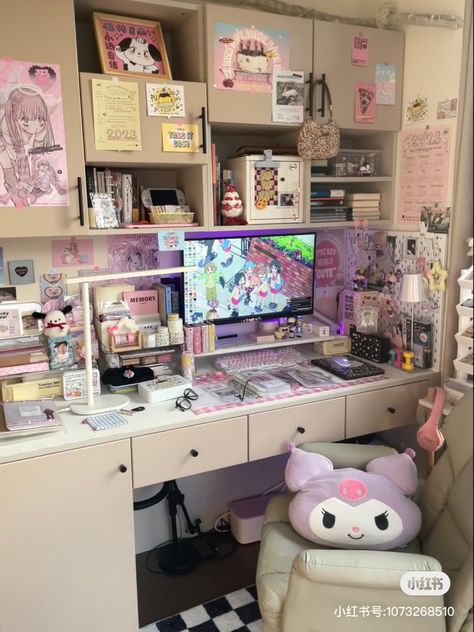 Harajuku Room Decor, Small Office Aesthetic, Otaku Desk, Kawaii Room Ideas, Kawaii Desk, Soft Bedroom, Otaku Room, Desk Inspo, Bedroom Setup