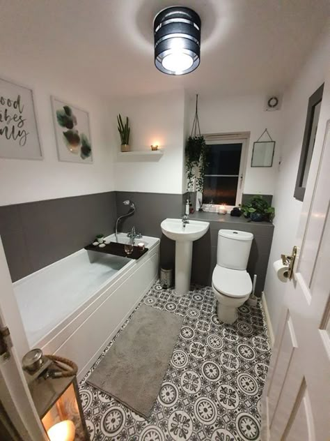 Mum gives her boring bathroom a stunning makeover using B&M flooring and Aldi trinkets and it only cost £100 Bathroom Lino Floor, Council House Makeover, Bathroom Lino, Small Bathroom With Bath, Cosy Bathroom, Bathroom Furniture Design, Small Bathroom Diy, Small Toilet Room, Diy Bathroom Makeover