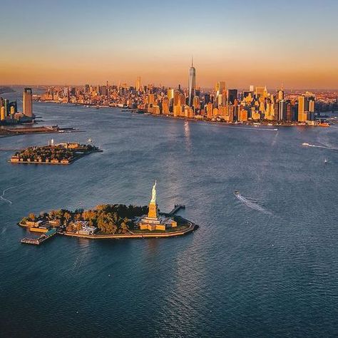 Liberty Island, Voyage New York, City Skylines, Ellis Island, Dream City, Nova York, City Photography, City Aesthetic, New York State