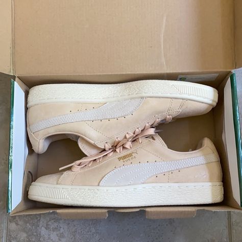 Super Cute Puma Suede Shines In A Beige/Vachetta Size Womens 6.5 As Shown Puma White Sneakers, Pink Pumas, Velvet Sneakers, Womens Basketball Shoes, Gold Sneakers, Vintage Sneakers, White Leather Sneakers, Puma Suede, Puma Sneakers