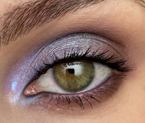 Heart Eyeshadow, Eyeshadow Techniques, Artsy Makeup, Skin Tone Makeup, Magical Makeup, Ethereal Makeup, Makeup Eye Looks, Eye Makeup Art, Makeup For Green Eyes